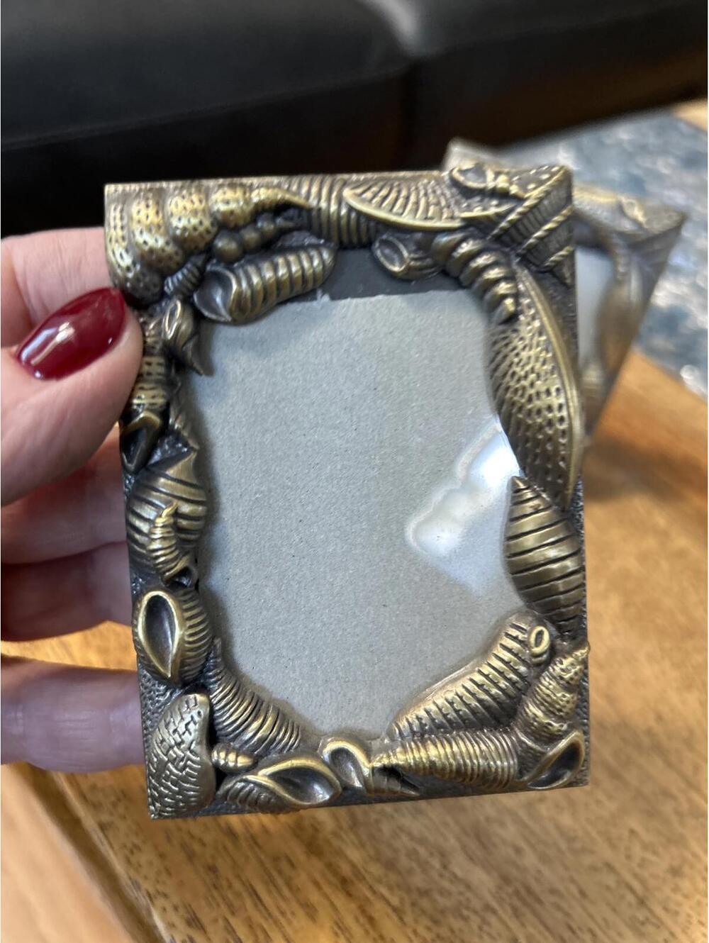 Decorative Metal Picture Frame with Shell Design - Picture 2 of 3